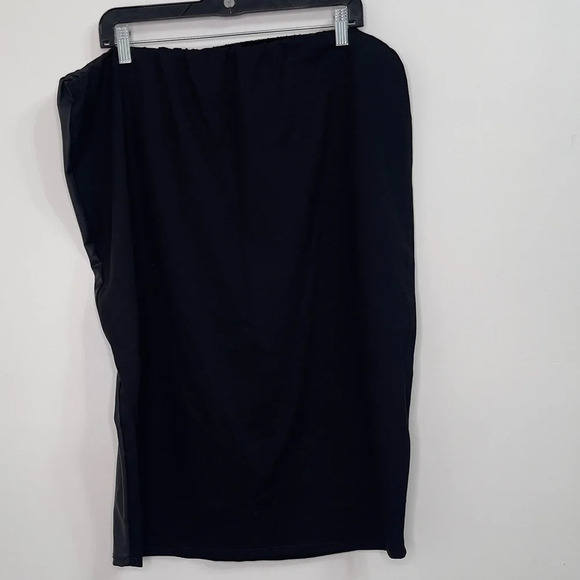 Fashion to Figure Faux Leather Pencil Skirt in Size 2 - Picture 2 of 3